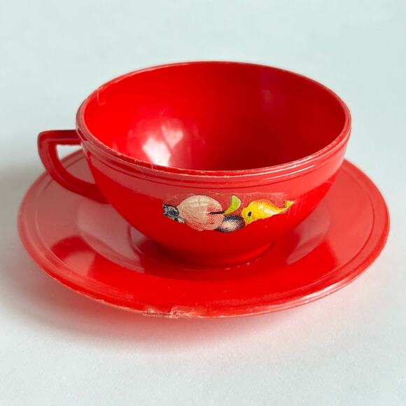 Vintage Childrens Plastic Red Tea Set with Decal By Eegee 9 Pieces Only - Picture 3 of 12